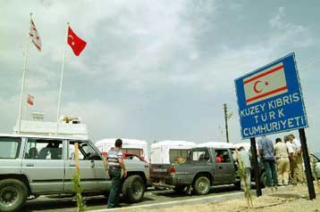 Τουρκία-Ντενκτάς απαγορεύουν στους Τουρκοκύπριους να ταξιδεύουν με διαβατήρια Κύπρου