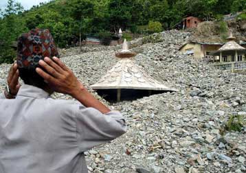 Τουλάχιστον 20 νεκροί από τις σαρωτικές κατολισθήσεις στο Νεπάλ