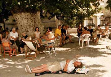 Σταδιακή επιστροφή στον καθημερινό ρυθμό ζωής για τη Λευκάδα μετά τα 6,4 Ρίχτερ