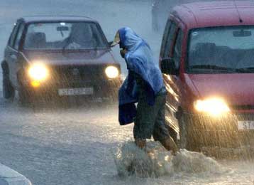 Σφοδρή κακοκαιρία πλήττει τη Γαλλία – Ένας νεκρός και προβλήματα στην ηλεκτροδότηση