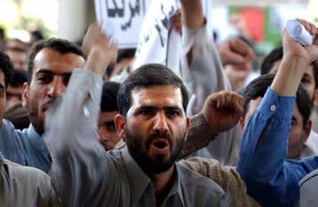 Πέντε νεκροί και περισσότεροι από 90 τραυματίες σε συγκρούσεις στο Ιράν