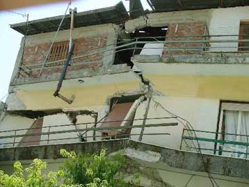 Μη κατοικήσιμα κρίθηκαν σε πρώτη φάση 500 σπίτια στη Λευκάδα