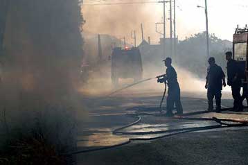 Υπό έλεγχο πυρκαγιά σε εργοστάσιο χημικών στο Ρέντη