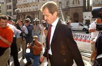 «Αθώος» για τον ισχυρισμό των «45 λεπτών» δήλωσε ο Κάμπελ ενώπιον της επιτροπής Χάτον