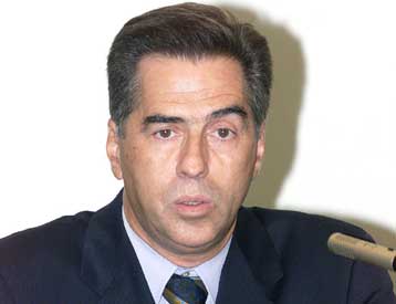 Με μαύρες σημαίες θα υποδεχθούν οι δήμαρχοι του νομού Θεσσαλονίκης τον Κ.Σημίτη