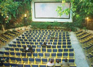 Στα 2,5 εκατ. τα εισιτήρια που «έκοψαν» τα θερινά σινεμά