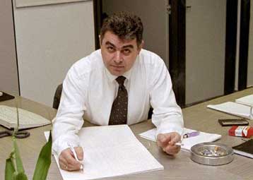 Η παράταση της κράτησης του Αν.Παπαναστασίου κυριαρχεί στην έναρξη της δίκης της 17Ν