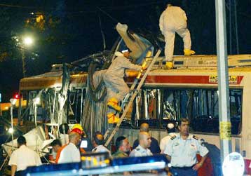 Σε αντίποινα για την αιματηρή επίθεση αυτοκτονίας πρόκειται να προχωρήσει το Ισραήλ