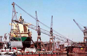 Κρίσιμη σύσκεψη την Πέμπτη για Ναυπηγεία Σκαραμαγκά και ΟΣΕ