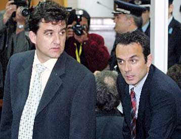 Αρνoύνται κάθε σχέση με τη 17Ν ο Κώστας Καρατσώλης και ο Ηρακλής Κωστάρης