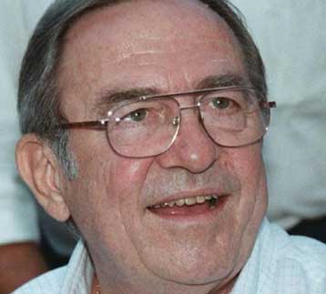 Τις ιστιοπλοϊκές εγκαταστάσεις στον Αγιο Κοσμά επισκέφθηκε ο έκπτωτος βασιλιάς