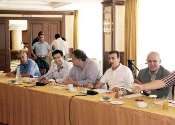 Συνεδρίασε το άτυπο επιτελικό όργανο του ΠΑΣΟΚ για την επίσκεψη Σημίτη στη ΔΕΘ