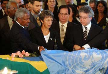 Ύστατο φόρο τιμής στον Ντε Μέλο απέτισε ο Κόφι Ανάν στο δημαρχείο του Ρίο ντε Τζανέιρο