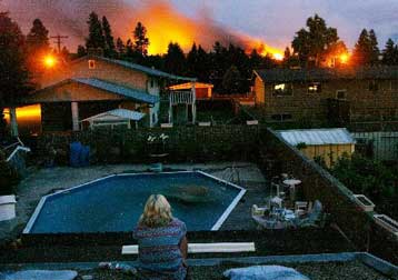 Τουλάχιστον 30.000 πολίτες εγκατέλειψαν τις εστίες τους στον Καναδά λόγω πυρκαγιών