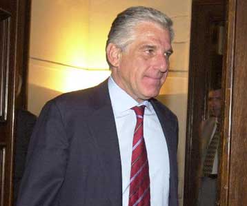 Ανοιγμα του ΠΑΣΟΚ προς την Κεντροδεξιά και προς την Αριστερά ζητά ο Γ.Παπαντωνίου