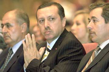 Επεισόδια μεταξύ Τούρκων εθνικιστών και αστυνομίας έξω από τα γραφεία του PNK