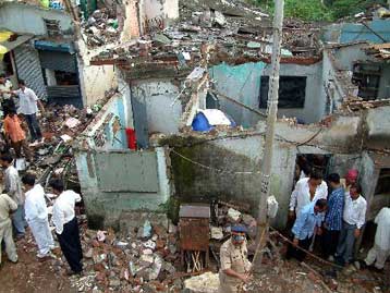 Σαράντα νεκροί από δύο εκρήξεις βομβών στο κέντρο της Βομβάης