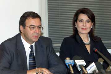 Υπεγράφη το μνημόνιο συνεργασίας του υπουργείου Οικονομίας και της «Αθήνα 2004»