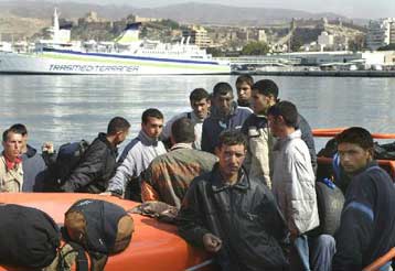 Συνολικά τριάντα εννέα λαθρομετανάστες περισυνέλεξαν τη Δευτέρα οι λιμενικές αρχές