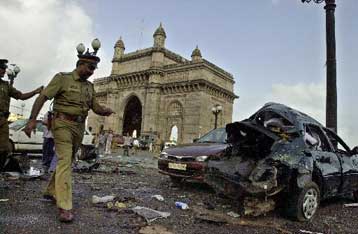 Στους φανατικούς ισλαμιστές ψάχνει η Ινδία τους υπεύθυνους για την επίθεση στη Βομβάη