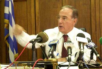 Σειρά θεσμικών πρωτοβουλιών για την πάταξη της αισχροκέρδειας ανακοίνωσε ο Κουλούρης