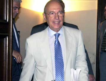 Με εξάμηνο σχέδιο δράσης «απαντά» η κυβέρνηση στα σενάρια περί πρόωρων εκλογών