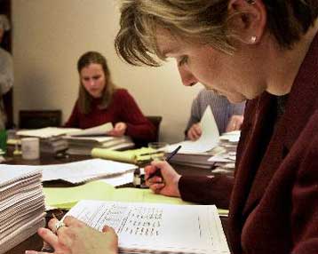 Στο μικροσκόπιο της Eurostat πέντε κατηγορίες δαπανών του προϋπολογισμού