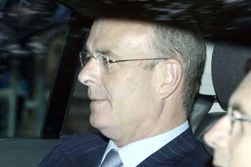 Χείρα βοηθείας προς Μπλερ από αξιωματούχο πληροφοριών στο θέμα του φακέλου του Ιράκ