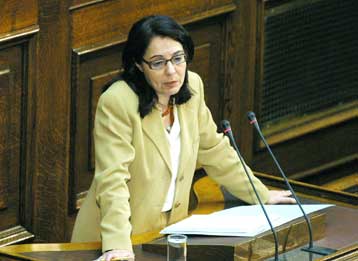 «Επεισόδιο» Μαρίας Δαμανάκη με την ηγεσία του Συνασπισμού στην αίθουσα της Βουλής