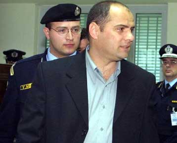 Παραδέχεται τις πράξεις του, αλλά όχι το σύνολο του κατηγορητηρίου, ο Θωμάς Σερίφης