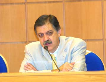 Ένταση κατά τη διάρκεια της ομιλίας του Π.Κουκουλόπουλου στο συνέδριο της ΚΕΔΚΕ