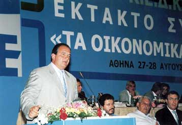 Σκληρή κριτική κατά της κυβέρνησης από την αντιπολίτευση στο συνέδριο της ΚΕΔΚΕ