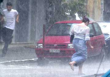 Ζημιές από τη βροχή σε πολλές περιοχές της χώρας – Δελτίο επικίνδυνων καιρικών φαινομένων