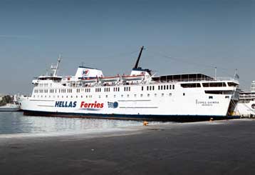 Ακυβέρνητο έμεινε εξαιτίας μπλακ άουτ το «Εξπρές Ολύμπια» 4 μίλια έξω από τον Πειραιά