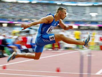 Στον τελικό των 400μ. με εμπόδια ο Ιακωβάκης – Δωδέκατη στη σφαιροβολία η Τερζόγλου