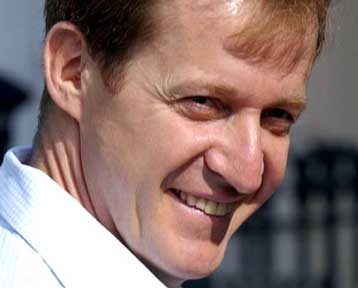 Την παραίτησή του υπέβαλε ο σύμβουλος επικοινωνίας του Τόνι Μπλερ