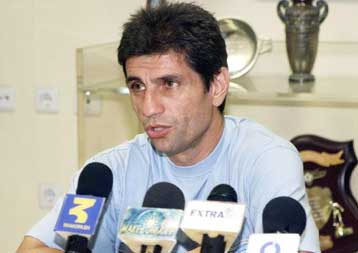 Έξι ακόμα παίκτες μπορεί να υπολογίζει για τον Αρη ο Μιχαλίτσιος