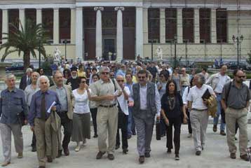 Με κινητοποιήσεις απειλούν οι εκπαιδευτικοί – Επικρίσεις για το ν/σ του υπ.Παιδείας