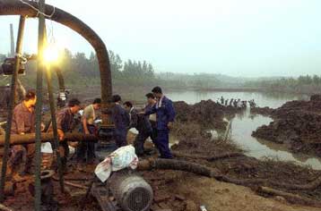 Σαράντα νεκροί από τις φονικές πλημμύρες που πλήττουν τη δυτική Κίνα
