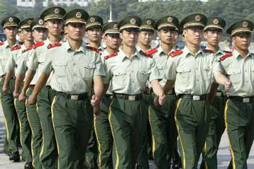 Μικρότερος κατά 200.000 άνδρες ο στρατός της Κίνας έως το 2005