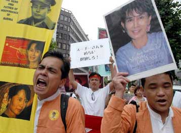 Απεργία πείνας πραγματοποιεί η ηγέτιδα της αντιπολίτευσης στη Μιανμάρ