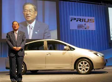 Υβριδικό αυτοκίνητο που παρκάρει μόνο του κυκλοφορεί στην ιαπωνική αγορά