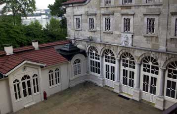 Στην Πολιτεία στρέφονται Αρχιεπισκοπή και Φανάρι για το πρόβλημα των Νέων Χωρών