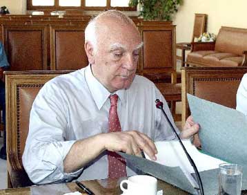 Αλλαγές στη χωροταξική διανομή των νέων δήμων προανήγγειλε ο Λ.Παπαδήμας