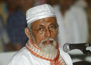 Σε φυλάκιση τεσσάρων ετών καταδικάστηκε ο Ινδονήσιος ισλαμιστής Αμπού Μπακάρ Μπασίρ