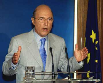 Στο 1,7 δισ. ευρώ το ύψος του κοινωνικού πακέτου, δηλώνει ο Κ.Σημίτης