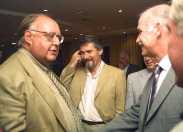 Ικανοποιημένοι οι βουλευτές του ΠΑΣΟΚ από τις εξαγγελίες του πρωθυπουργού