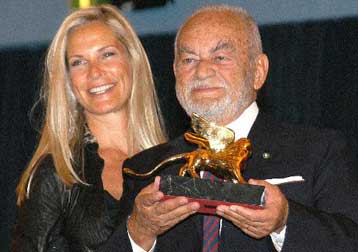 Διά χειρός Μπερτολούτσι το Χρυσό Λιοντάρι στον Ντίνο ντε Λαουρέντις