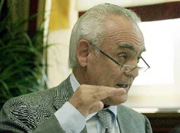 Δεν κάνουμε προεκλογικά δώρα, απαντά στους αμφισβητίες ο Ακης Τσοχατζόπουλος