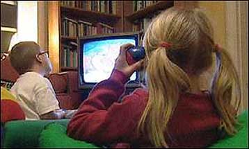 Έως και έξι ώρες την ημέρα περνά μπροστά στην τηλεόραση το 86% των νηπίων στη Βρετανία